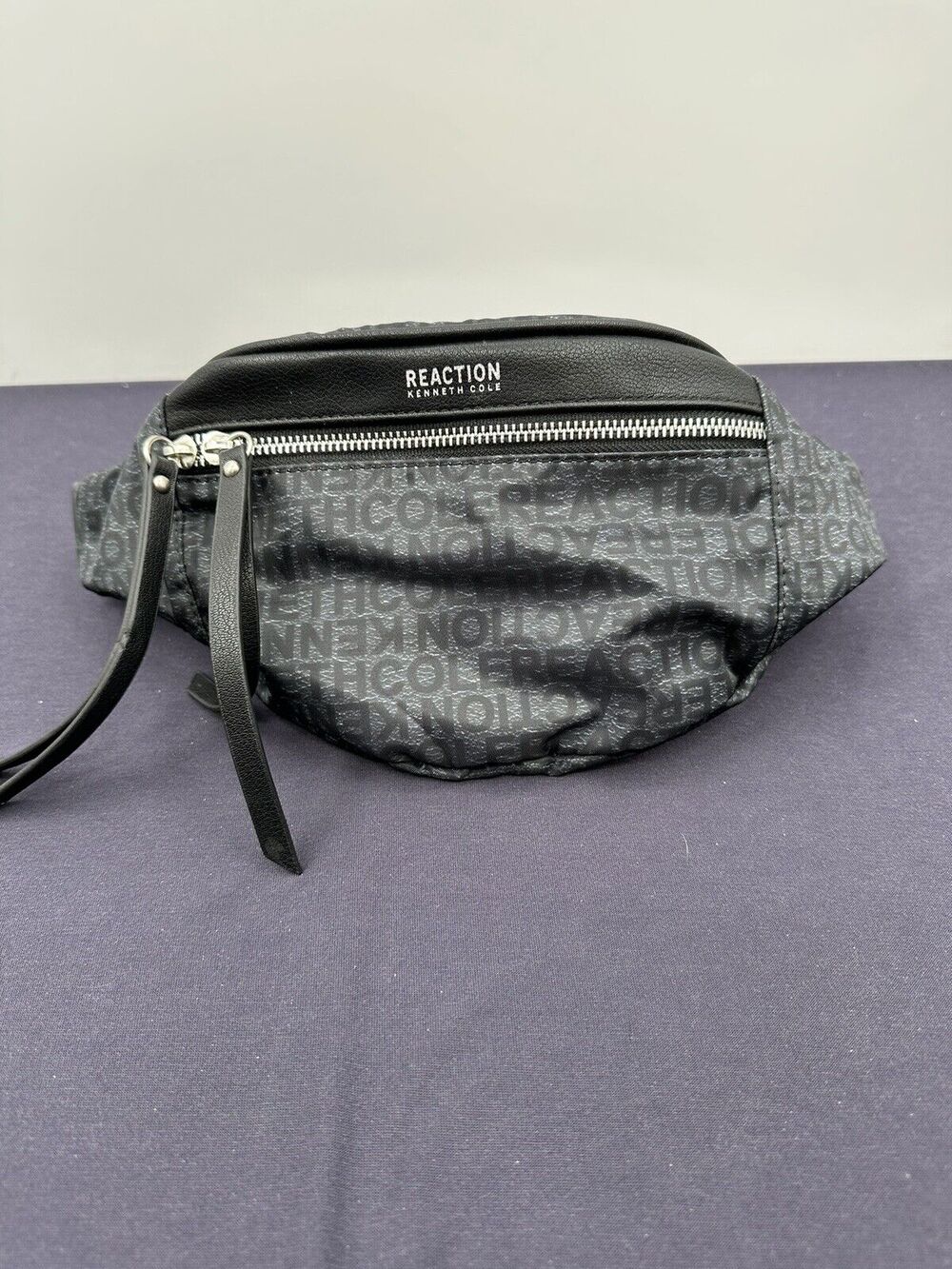 KENNETH COLE Waist Bag REACTION Fanny Pack Purse Seatbelt Strap Black EUC!